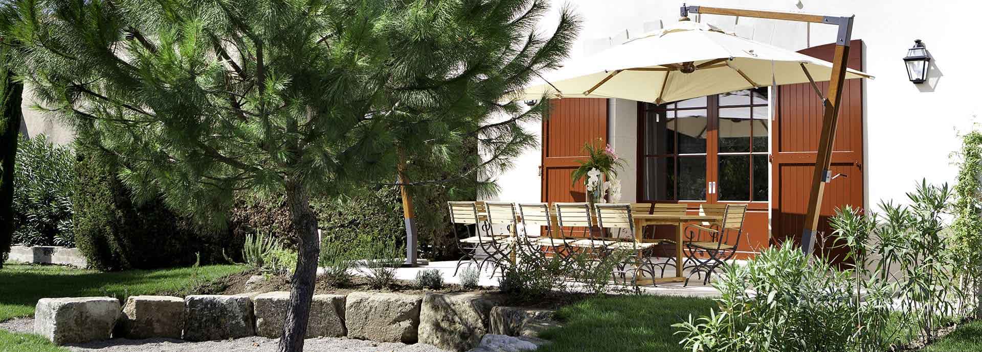 View of the garden outside Bacchus guesthouse in Domaine de la Vernède, holiday rental located between Béziers and Narbonne