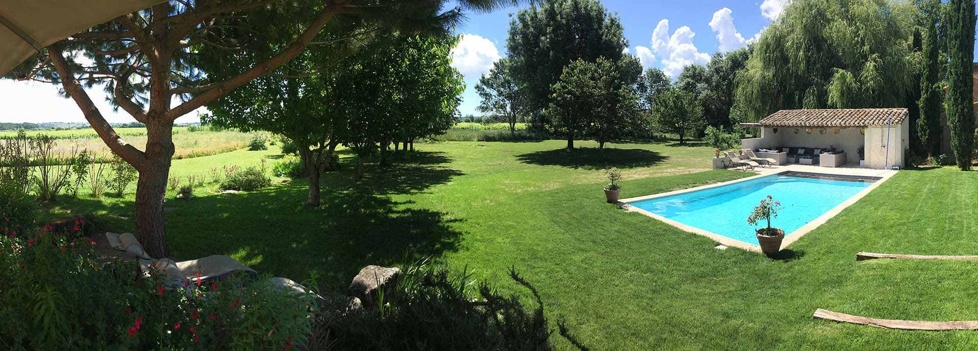 Außenpool des Gästehauses Bacchus auf dem Domaine la Vernède