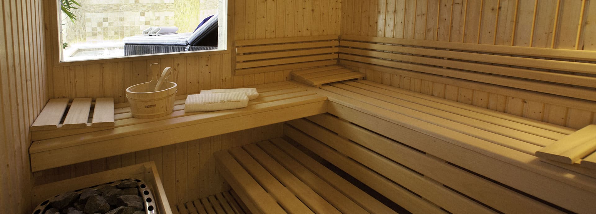 De sauna, vrij toegankelijk, van vakantiehuis Bacchus op Domaine la Vernède