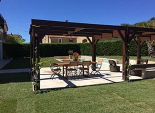 Garden with pergola outside Dionysos guesthouse in Domaine de la Vernède