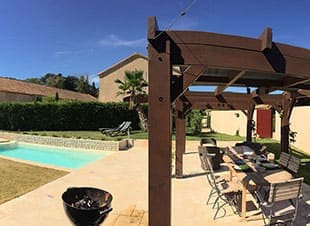 Pergola and outdoor pool outside Dionysos guesthouse in Domaine de la Vernède