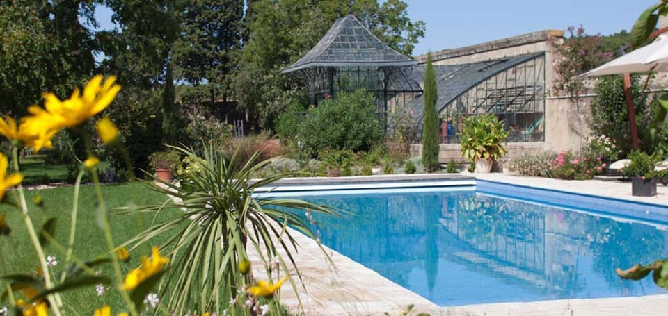 La piscina privada de las casas del Castillo la Vernède, alquiler de casas rurales entre Béziers y Narbona (Narbonne)