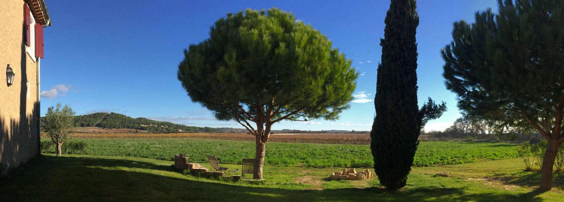 Las casas rurales de la Finca de la Vernède se encuentran en medio de los viñedos.