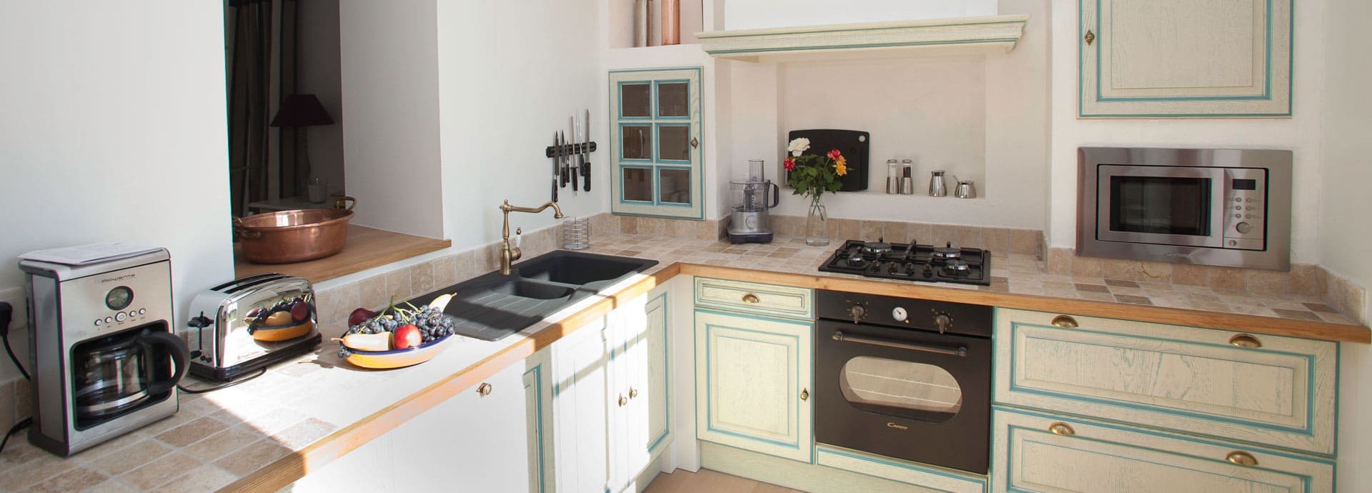 Silène guesthouse kitchen, Domaine de la Vernède, holiday rental between Béziers and Narbonne